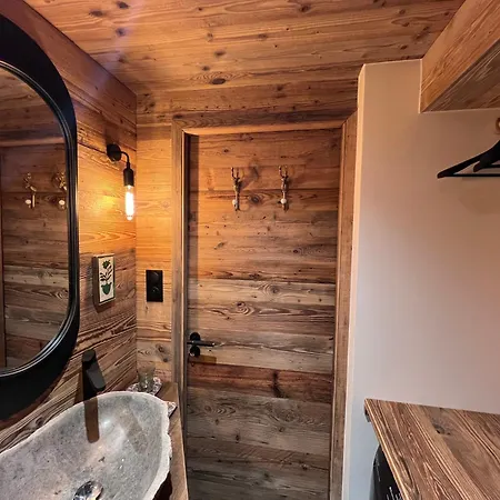 Courchecoeur Apartman *